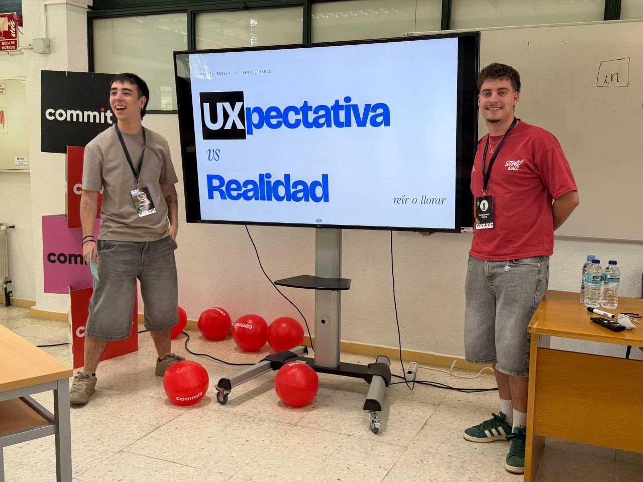 Daniel Fosela y Sergio Ramos Vicente presentando la charla UXpectativa vs Realidad en la Commit Conf